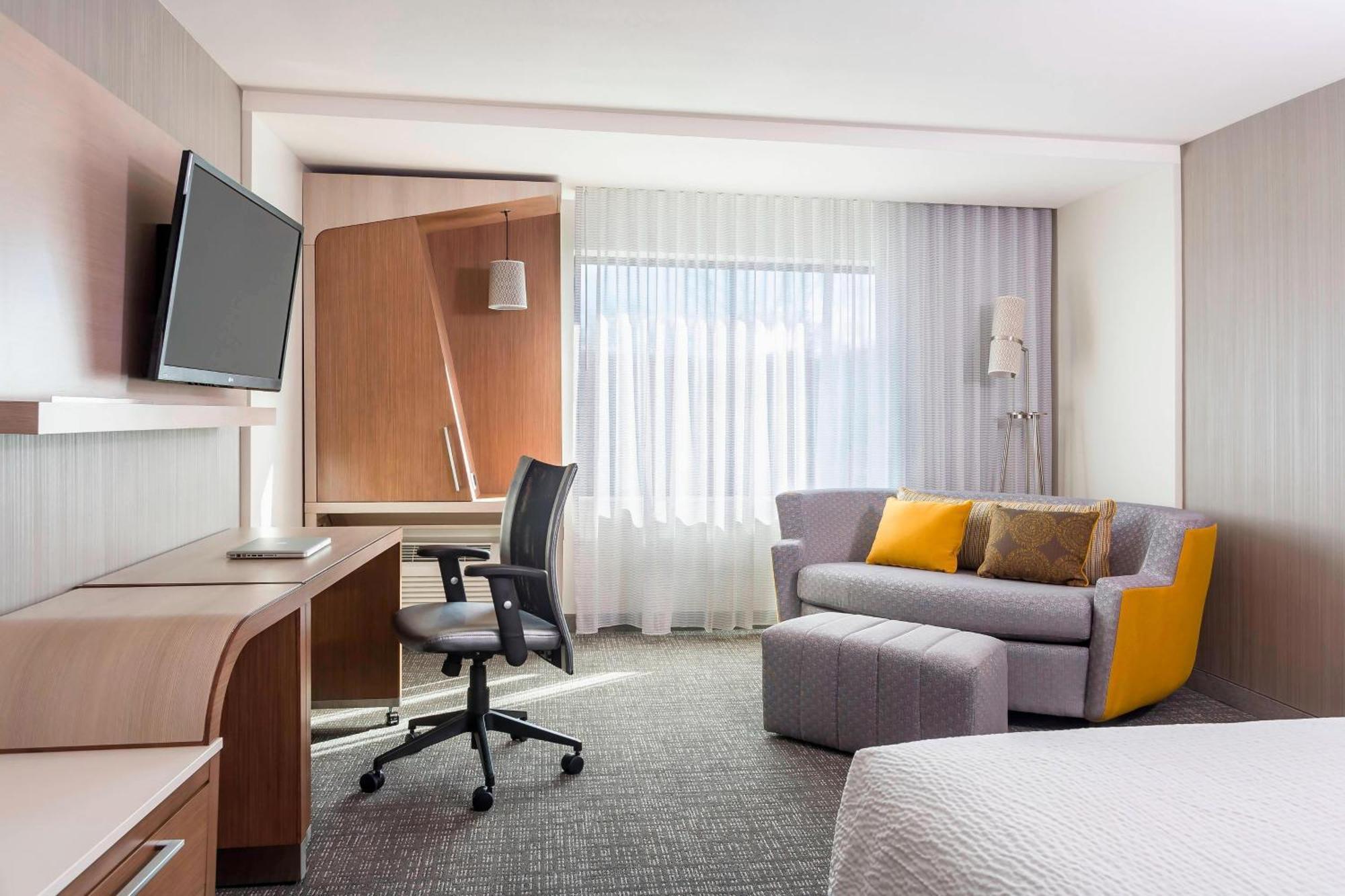 Отель Courtyard By Marriott Stafford Quantico Triangle Экстерьер фото